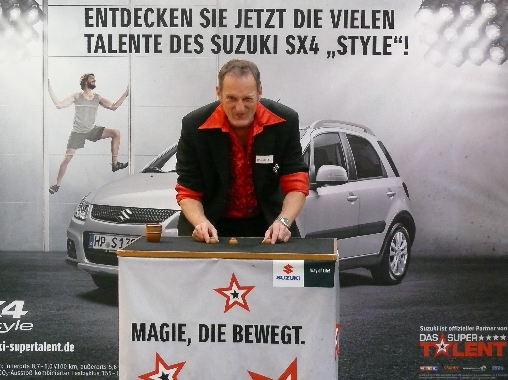 Promotion Tour mit Hütchenspieler Bagatello mit seinem Hütchenspiel